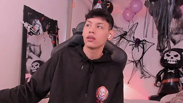 Snapshot of zeus_blaze chatting on October 8, 2025, 12:14 pm zeus blaze online show from October 8, 2025, 12:14 pm