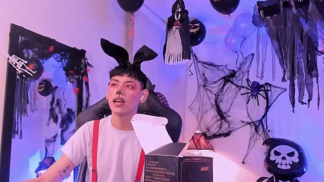 Snapshot of zeus_blaze chatting on October 9, 2025, 12:36 pm zeus blaze online show from October 9, 2025, 12:36 pm