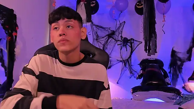 Snapshot of zeus_blaze chatting on October 14, 2025, 4:41 pm zeus blaze online show from October 14, 2025, 4:41 pm