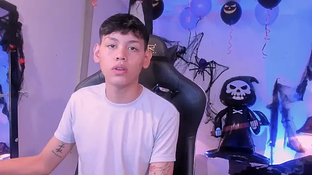 Snapshot of zeus_blaze chatting on October 18, 2025, 11:44 am zeus blaze online show from October 18, 2025, 11:44 am