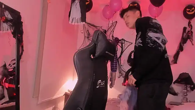 Snapshot of zeus_blaze chatting on October 18, 2025, 11:49 pm zeus blaze online show from October 18, 2025, 11:49 pm