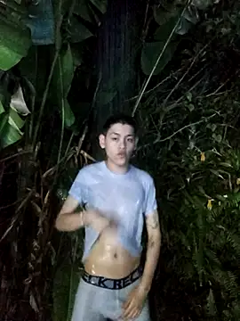 Snapshot of zeus_blaze chatting on October 23, 2025, 5:18 am zeus blaze online show from October 23, 2025, 5:18 am