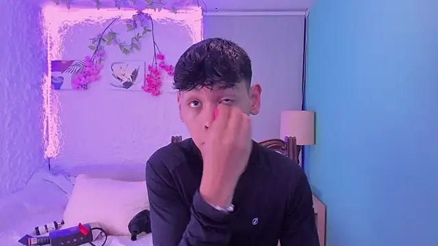 Snapshot of zeus_blaze chatting on October 30, 2025, 4:03 am zeus blaze online show from October 30, 2025, 4:03 am