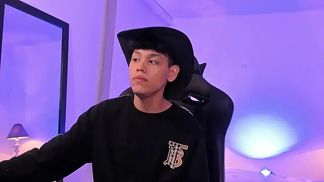 Snapshot of zeus_blaze chatting on November 4, 2025, 7:29 am zeus blaze online show from November 4, 2025, 7:29 am