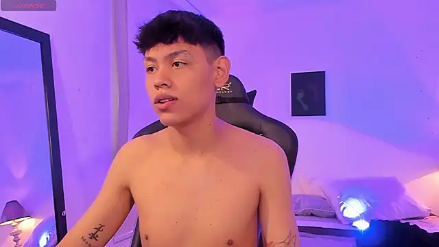 Snapshot of zeus_blaze chatting on November 10, 2025, 7:46 pm zeus blaze online show from November 10, 2025, 7:46 pm