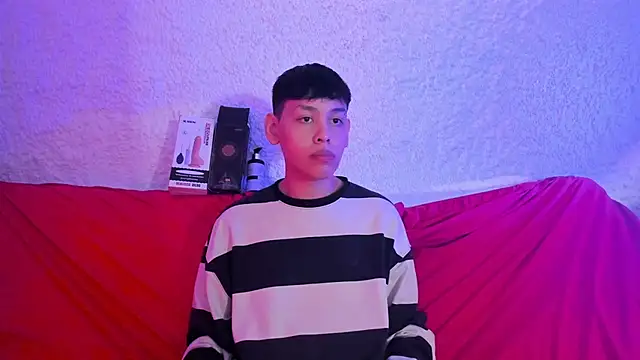 Snapshot of zeus_blaze chatting on November 12, 2025, 7:35 pm zeus blaze online show from November 12, 2025, 7:35 pm