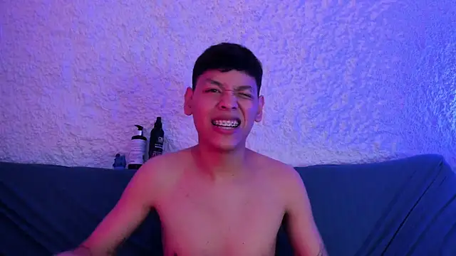 Snapshot of zeus_blaze chatting on November 13, 2025, 9:03 pm zeus blaze online show from November 13, 2025, 9:03 pm