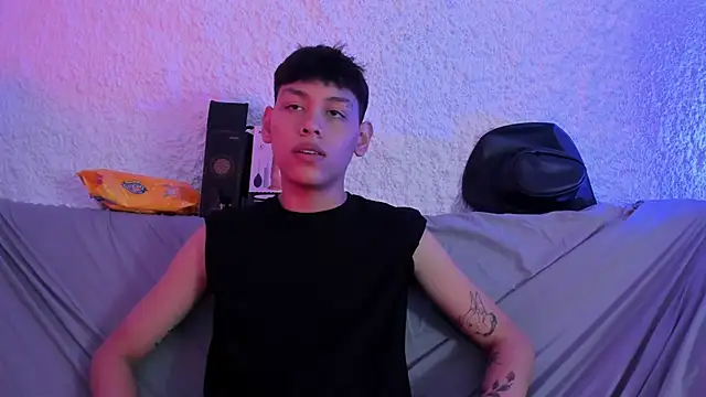 Snapshot of zeus_blaze chatting on November 14, 2025, 7:45 pm zeus blaze online show from November 14, 2025, 7:45 pm