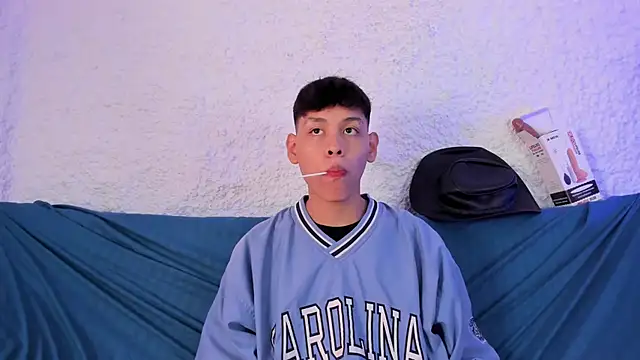 Snapshot of zeus_blaze chatting on November 19, 2025, 7:47 pm zeus blaze online show from November 19, 2025, 7:47 pm