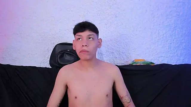 Snapshot of zeus_blaze chatting on November 20, 2025, 7:57 pm zeus blaze online show from November 20, 2025, 7:57 pm