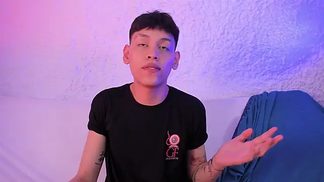 Snapshot of zeus_blaze chatting on November 22, 2025, 10:09 pm zeus blaze online show from November 22, 2025, 10:09 pm