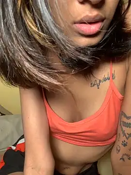 Snapshot of Serah201 chatting on November 17, 2025, 8:03 pm Serah201 online show from November 17, 2025, 8:03 pm