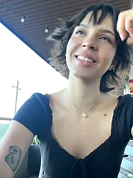 Adry Bach  online show from November 25, 2025, 9:26 pm