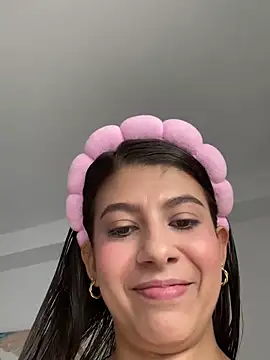 Lenapink19 online show from October 25, 2025, 8:58 pm