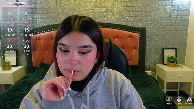 Snapshot of Natalie_loffreda chatting on November 10, 2025, 2:54 am Natalie loffreda online show from November 10, 2025, 2:54 am