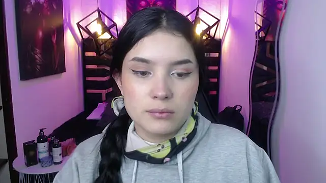 Snapshot of Natalie_loffreda chatting on May 5, 2026, 8:17 pm Natalie loffreda online show from May 5, 2026, 8:17 pm
