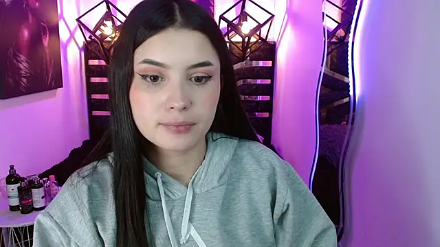 Snapshot of Natalie_loffreda chatting on June 5, 2026, 8:03 pm Natalie loffreda online show from June 5, 2026, 8:03 pm