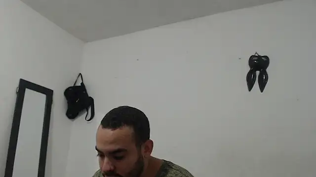 Snapshot of Ana_ThiagoxX chatting on September 13, 2025, 1:05 am Ana ThiagoxX online show from September 13, 2025, 1:05 am