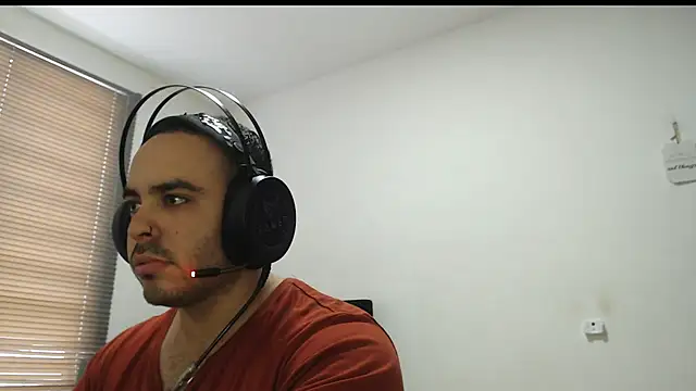 Snapshot of Ana_ThiagoxX chatting on February 10, 2026, 6:56 pm Ana ThiagoxX online show from February 10, 2026, 6:56 pm