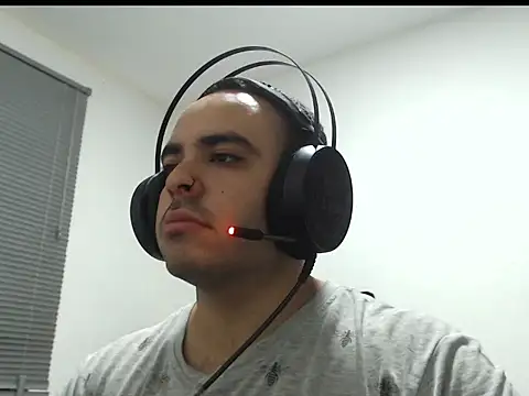 Snapshot of Ana_ThiagoxX chatting on February 14, 2026, 6:21 am Ana ThiagoxX online show from February 14, 2026, 6:21 am