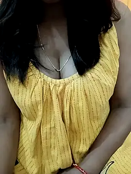 Snapshot of Hot-Risa chatting on December 14, 2025, 3:06 pm Hot-Risa online show from December 14, 2025, 3:06 pm