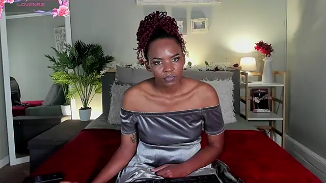 Snapshot of HotStellaaa chatting on October 3, 2025, 8:22 am HotStellaaa online show from October 3, 2025, 8:22 am