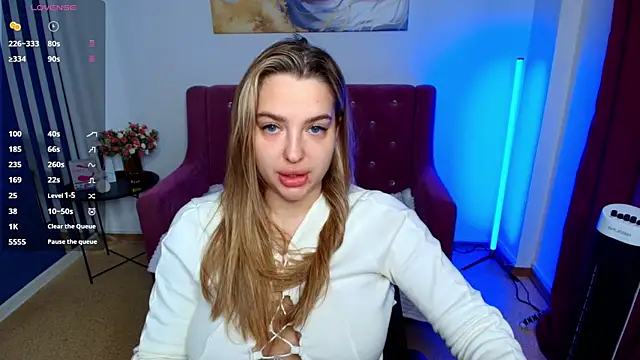 Snapshot of Emma__Ross chatting on May 9, 2026, 1:55 am Emma Ross online show from May 9, 2026, 1:55 am