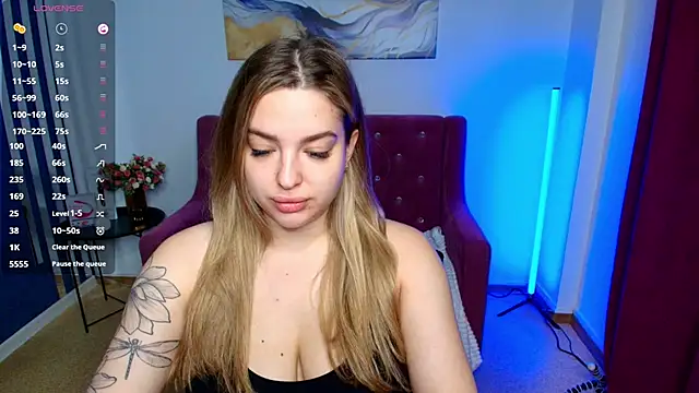 Snapshot of Emma__Ross chatting on May 10, 2026, 2:06 am Emma Ross online show from May 10, 2026, 2:06 am