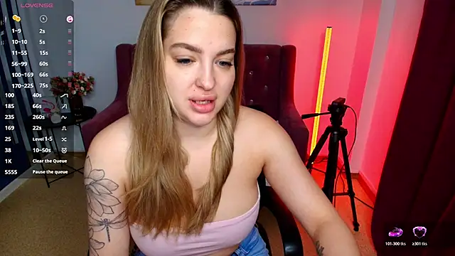 Snapshot of Emma__Ross chatting on June 13, 2026, 1:14 am Emma Ross online show from June 13, 2026, 1:14 am