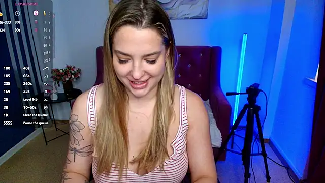 Snapshot of Emma__Ross chatting on June 14, 2026, 2:24 am Emma Ross online show from June 14, 2026, 2:24 am