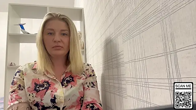 Snapshot of Blondie_xoxoxo chatting on October 20, 2025, 5:13 pm Blondie xoxoxo online show from October 20, 2025, 5:13 pm