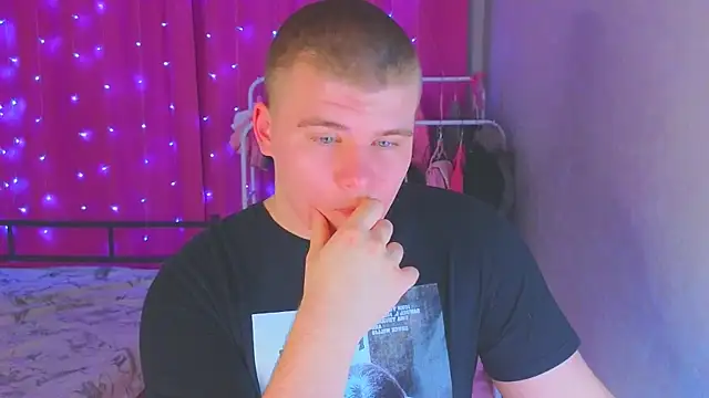 kittenmurr online show from February 22, 2026, 9:13 pm