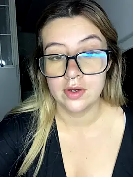 Snapshot of Blair_Bunnyy chatting on November 14, 2025, 4:44 am Blair Bunnyy online show from November 14, 2025, 4:44 am