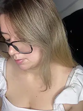 Snapshot of Blair_Bunnyy chatting on November 20, 2025, 6:13 am Blair Bunnyy online show from November 20, 2025, 6:13 am