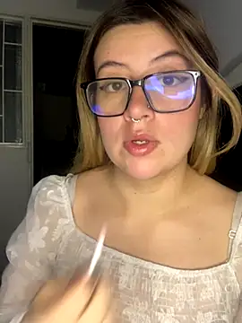 Snapshot of Blair_Bunnyy chatting on December 2, 2025, 7:57 am Blair Bunnyy online show from December 2, 2025, 7:57 am