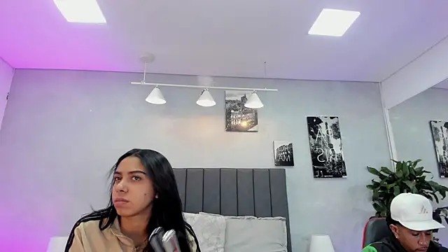 Snapshot of violet_and_myers chatting on November 4, 2025, 11:31 am violet and myers online show from November 4, 2025, 11:31 am