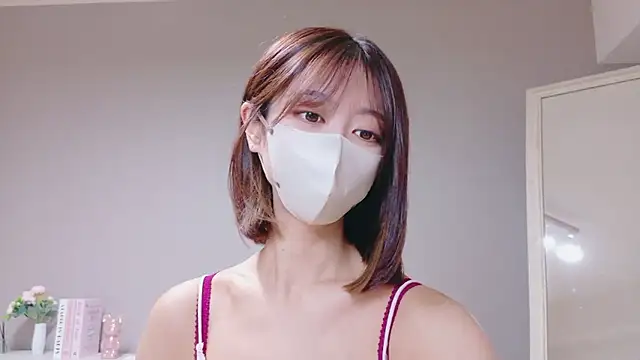 Snapshot of Yuna-ch chatting on October 5, 2025, 7:39 am Yuna-ch online show from October 5, 2025, 7:39 am