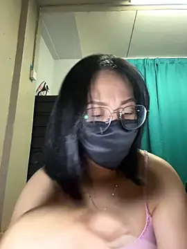 melyiaaa online show from March 5, 2026, 3:41 pm