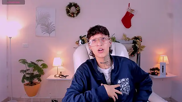 Snapshot of Luci_Rose chatting on November 20, 2025, 3:18 am Luci Rose online show from November 20, 2025, 3:18 am