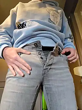 Snapshot of Trekkerboi chatting on October 26, 2025, 2:01 pm Trekkerboi online show from October 26, 2025, 2:01 pm