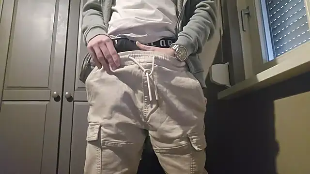 Snapshot of Trekkerboi chatting on December 14, 2025, 1:27 pm Trekkerboi online show from December 14, 2025, 1:27 pm