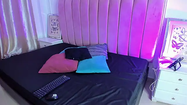 Snapshot of Tessa_Sinclaire chatting on September 30, 2025, 8:25 pm Tessa Sinclaire online show from September 30, 2025, 8:25 pm