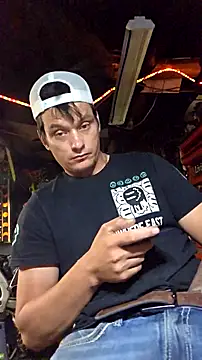 Snapshot of twistafatpipe chatting on September 19, 2025, 11:11 am twistafatpipe online show from September 19, 2025, 11:11 am