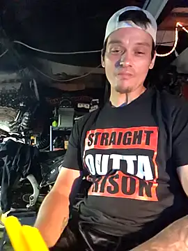 Snapshot of twistafatpipe chatting on September 29, 2025, 2:27 am twistafatpipe online show from September 29, 2025, 2:27 am