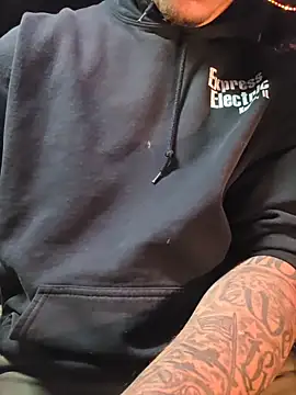 Snapshot of twistafatpipe chatting on October 10, 2025, 8:02 am twistafatpipe online show from October 10, 2025, 8:02 am