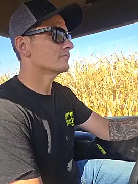 Snapshot of twistafatpipe chatting on October 16, 2025, 5:47 pm twistafatpipe online show from October 16, 2025, 5:47 pm