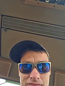 Snapshot of twistafatpipe chatting on October 17, 2025, 7:05 pm twistafatpipe online show from October 17, 2025, 7:05 pm