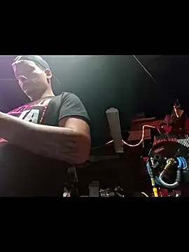 Snapshot of twistafatpipe chatting on October 20, 2025, 6:25 am twistafatpipe online show from October 20, 2025, 6:25 am