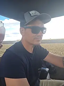 Snapshot of twistafatpipe chatting on October 21, 2025, 6:52 pm twistafatpipe online show from October 21, 2025, 6:52 pm