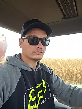 Snapshot of twistafatpipe chatting on October 25, 2025, 3:07 pm twistafatpipe online show from October 25, 2025, 3:07 pm